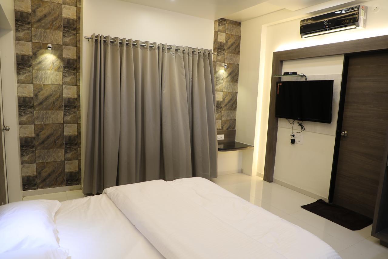 Hotel Pushpak Park Osmanabad Екстериор снимка