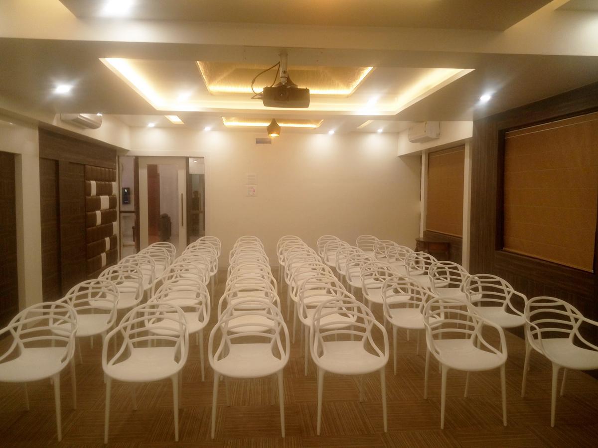 Hotel Pushpak Park Osmanabad Екстериор снимка
