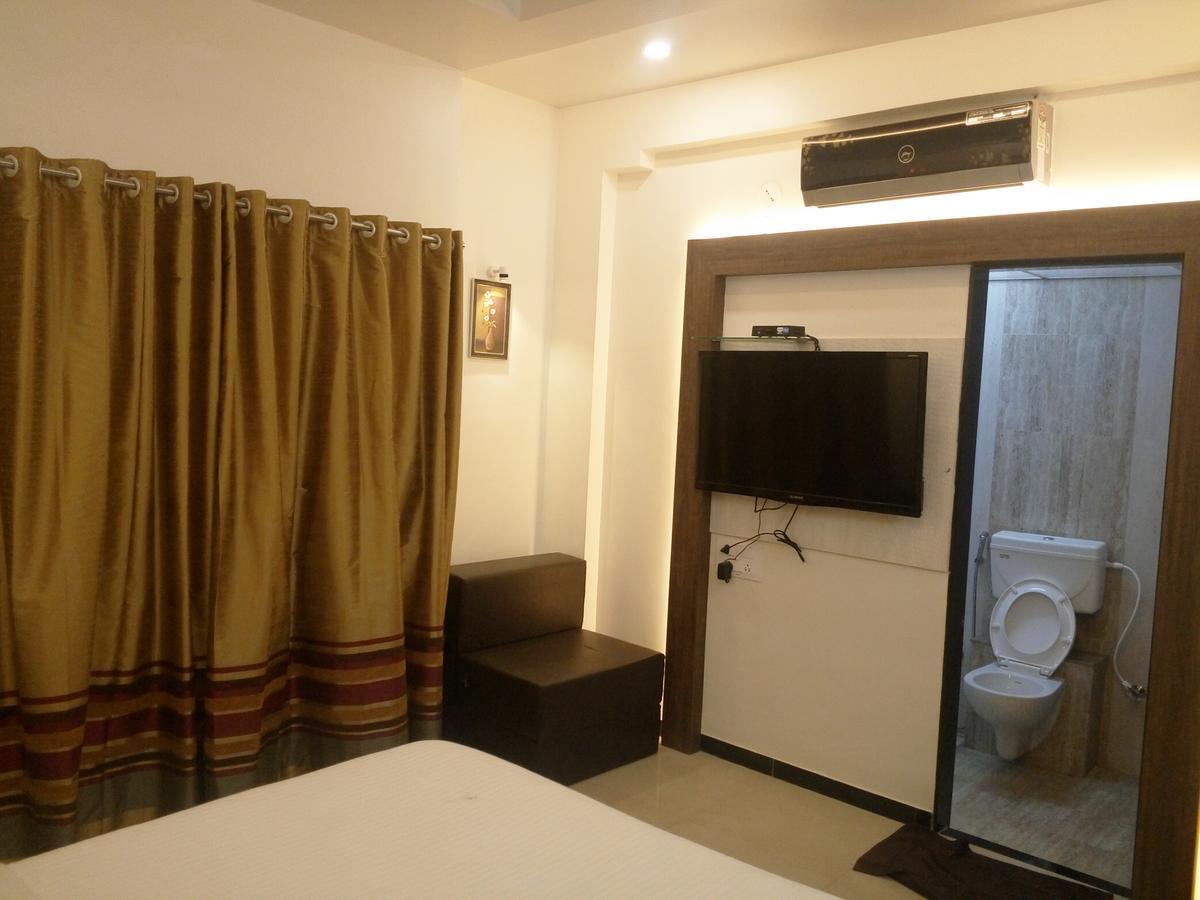 Hotel Pushpak Park Osmanabad Екстериор снимка